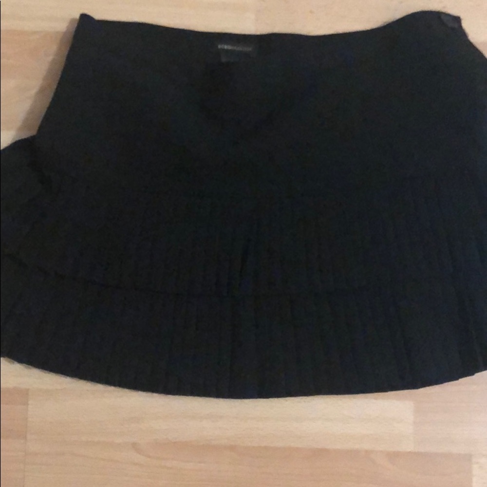 BCBG size 4 black tiered skirt